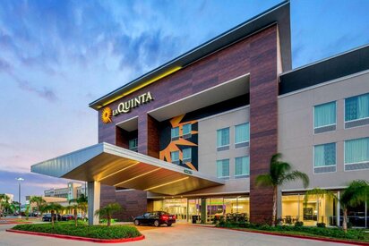 La Quinta Inn Suites by Wyndham McAllen Convention Center McAllen